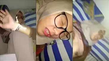 Ngentot Cewek SMA Hijab Berkacamata Memek Tembem, Kombinasi yang Sangat Spesifik
